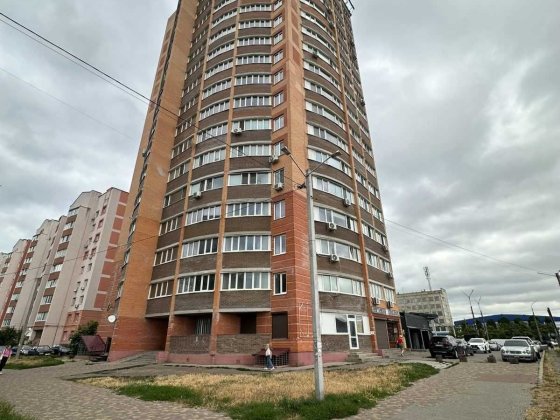 1-кімнатна з косметичним ремонтом!Ідеальний варіант для життя!2поверх! Белая Церковь