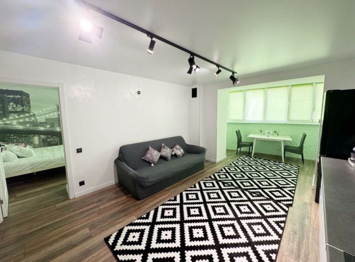 дуже ТЕРМІНОВО новобудова 1-кімнатна з меблями та технікою - фото 1