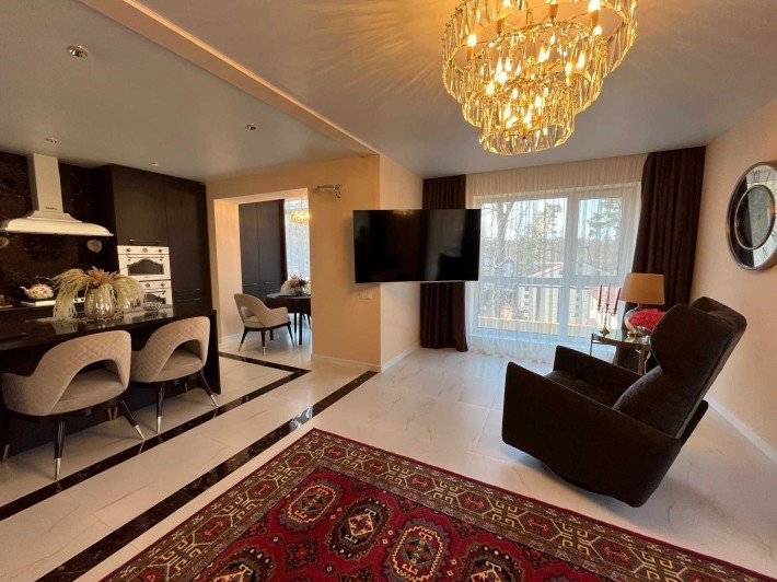 Терміново! Кухня 61 кв м + 4 кімнати Продаж стильної квартири - фото 1