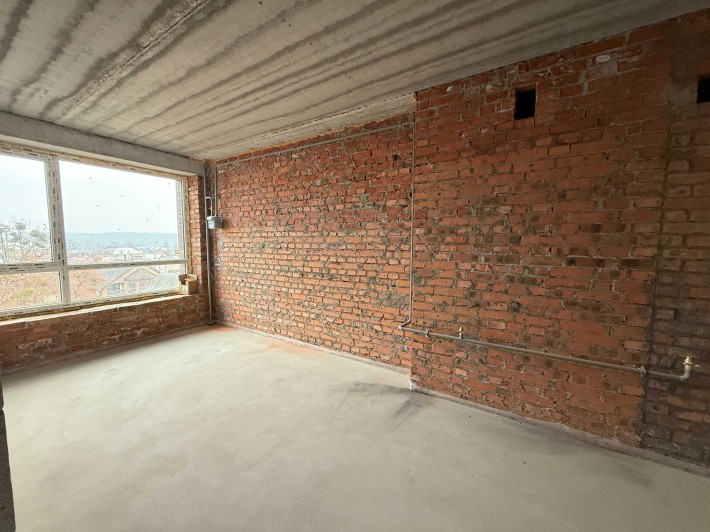 Затишна квартира в серці міста з власною закритою територією - фото 1