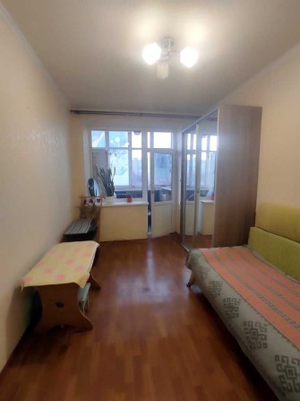 Продам комнату (гостинку) с балконом метро Масельского - фото 1