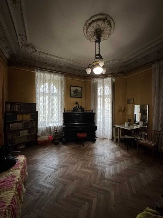 Продам три комнаты в коммуне в центре города, ул. Лейтенанта Шмидта. - фото 1