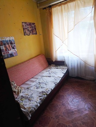 Продам  гостинку в центре ХТЗ, проспект Александровский, 158 - фото 1