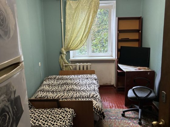 Продам комнату в коммунальной квартире Черемушки средний этаэж