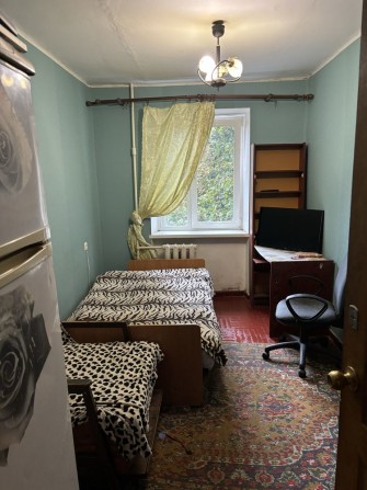 Продам комнату в коммунальной квартире Черемушки средний этаэж - фото 1