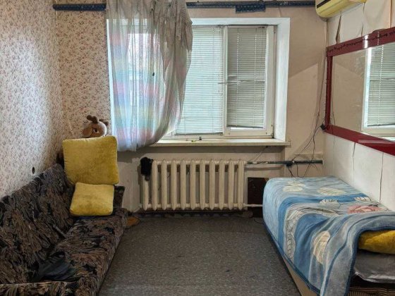 Продается комната в коммуне 18 м Черемушки ул.Космонавтов Одесса