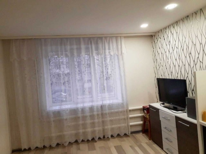 Продам 2к.гостинку,Одесская,пр.Байрона 39,2\10,комн.17 и 13м,капремонт - фото 1