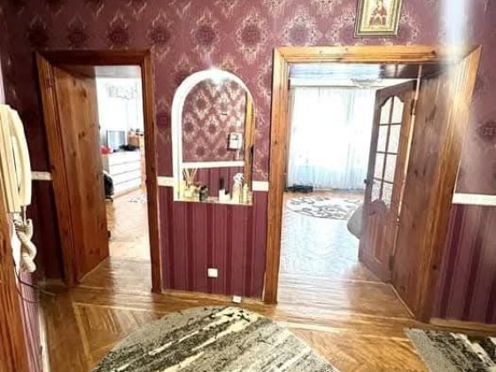 Продам 3-х кім.в центрі міста Сталінку(можливо під комерцію) Белая Церковь