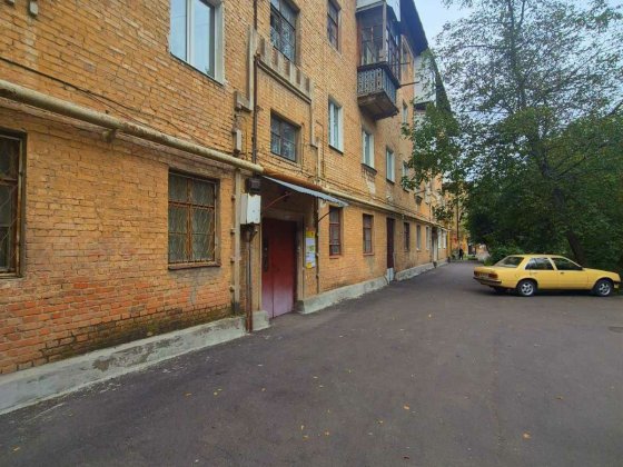 Продам 2-х.кім.сталінку в Гайку Белая Церковь