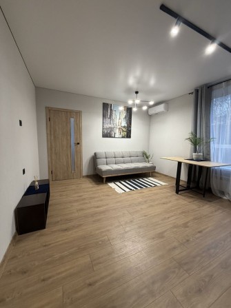 БЕЗ КОМІСІЇ! 1к гарний ремонт! Поруч з парком! - фото 1