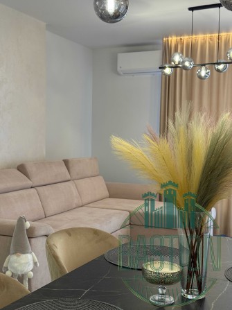 ШИКАРНА Сучасна 2- кімнатна квартира з функціоналом 3-х кім біля Озера - фото 1