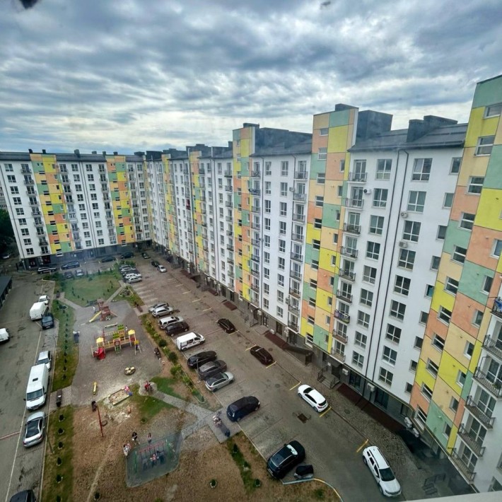 Продам велику  2-х кімнатну квартиру. Готова до ремонту - фото 1