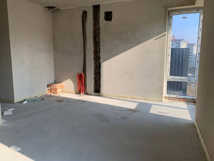 Трикімнатна квартира з власним подвір'ям - фото 1