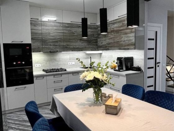 2-кімнатна з кухнею-вітальнею! Гарний ремонт! Буча