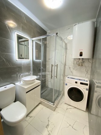 Квартира з новим ремонтом, меблями та технікою в ЖК закритого типу - фото 1