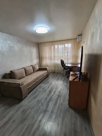 Продам затишну 2 кімнатну квартиру з сучасним ремонтом - фото 1