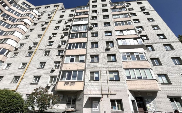 Терміновий продаж 3х кімнатної квартири в центрі Бучі! - фото 1