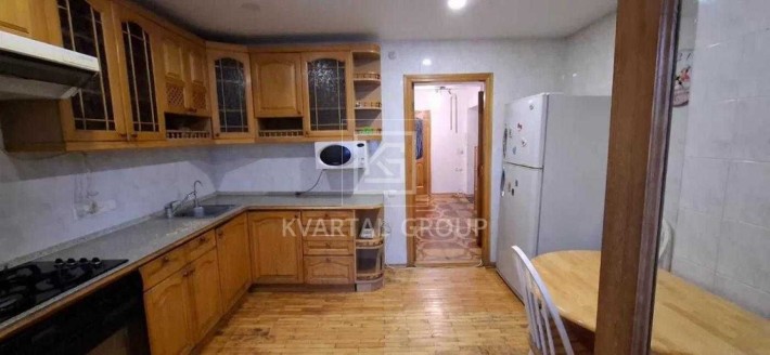 Простора  євро 3-кімнатна квартира по вул. Садова + комора 15 м²! - фото 1