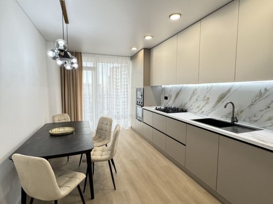 Продам шикарну велику 1,5 кімнатну квартиру із інд.газовим оп, балкон Ивано-Франковск