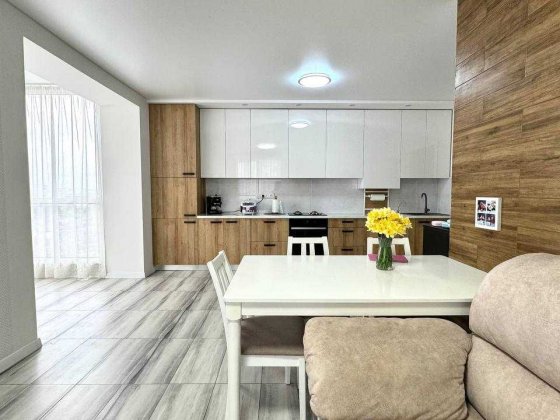 Сучасна 3к квартира з ВЕЛИКОЮ кухнею! Меблі, техніка! Буча! Буча