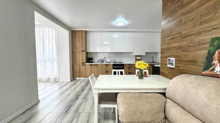 Сучасна 3к квартира з ВЕЛИКОЮ кухнею! Меблі, техніка! Буча! - фото 1