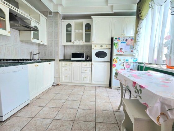 Продам трикімнатну квартиру на Таращанському масиві Белая Церковь