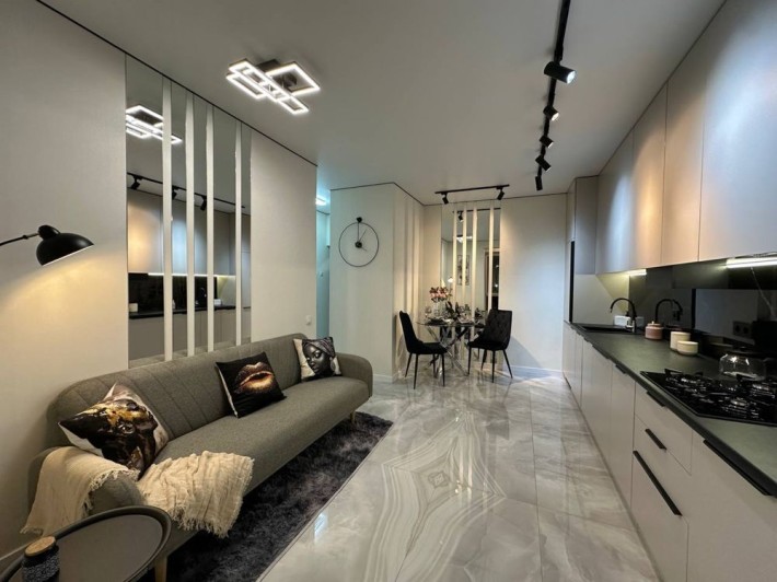 Простора євродвушка з новим ремонтом! - фото 1