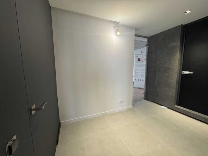 Продаж трьохкімнатної квартири у центрі міста - фото 1