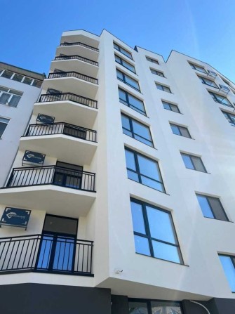 Здана 1к квартира 54м2, готова до ремонту! Поруч центр, вокзал - фото 1