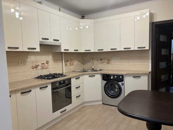 Продаж охайної і ПОВНІСТЮ укомплектованої 1 кім. квартири у НОВОБУДОВІ Ивано-Франковск