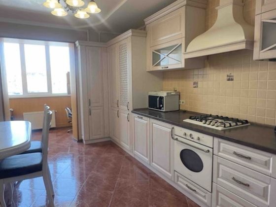 Продам 2-кімн.кв. 88 кв.м по вул.  Маслова, центр Кременчуг