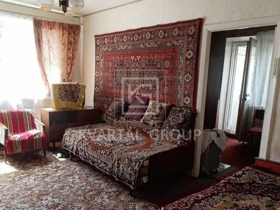 2-кімнатна квартира 41 м², планування, дві сторони, у житловому стані. Буча