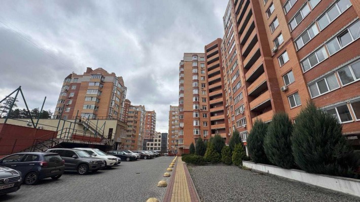 Простора двокімнатна квартира з балконом напроти Центрального парку - фото 1