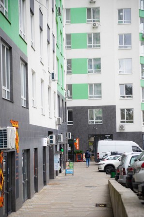 Простора 3-кімнатна квартира в Ірпені, заселений будинок! - фото 1