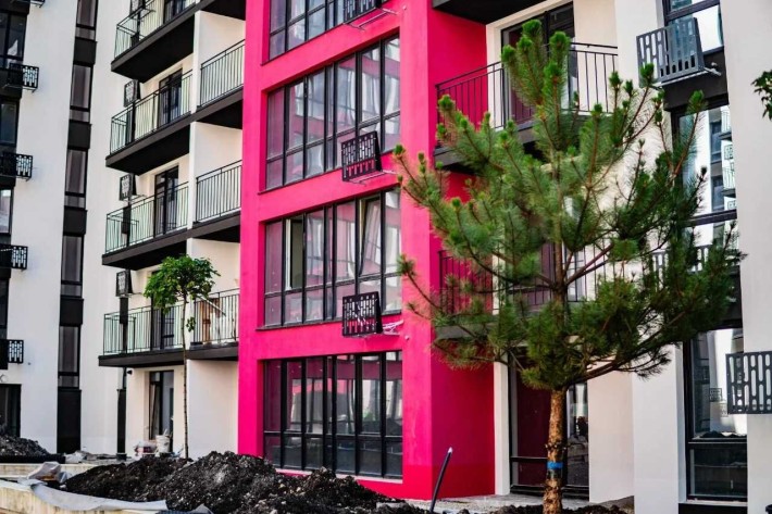 Здана однокімнатна квартира з балконом поруч міського озера - фото 1