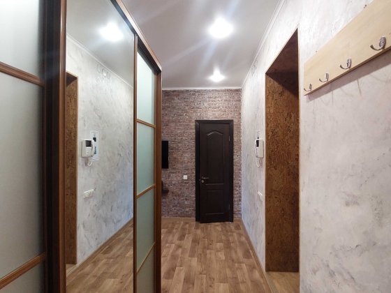 Продється двокімнатна квартира на 96 кварт. 2/4.Терміново Кривий Ріг