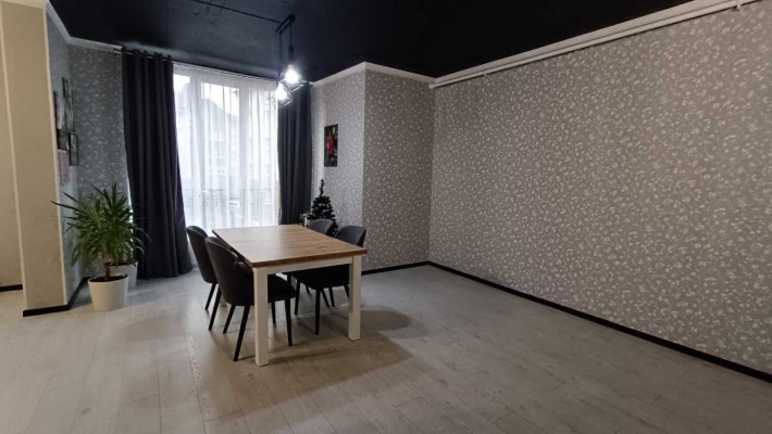 Простора квартира 1й поверх, газове опалення.  З меблями та техникой! - фото 1