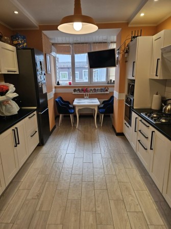 Велика двокімнатна з ремонтом в центрі Бучі! Держ.Програми! - фото 1