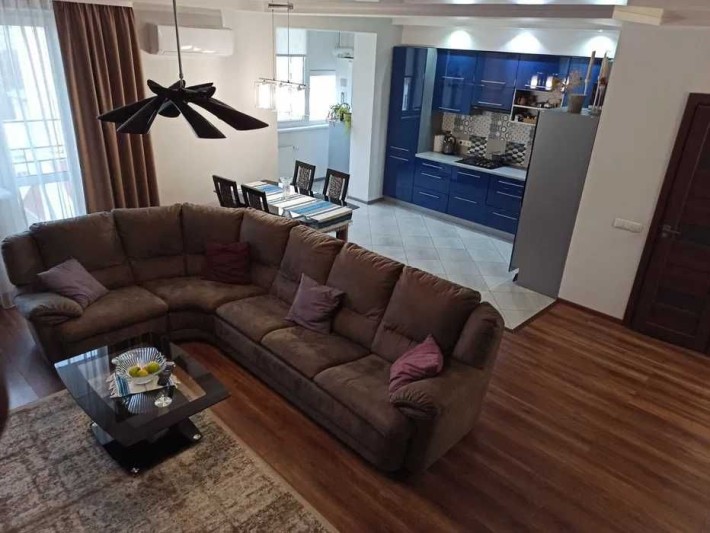 Продам  ДВОРІВНЕВУ квартиру на  вул. Коновальця. - фото 1