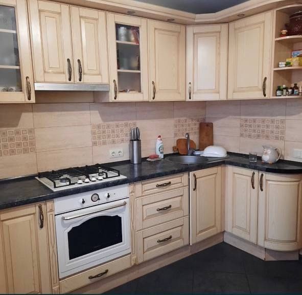 Продам 3 кімн. квартиру з ремонтом - фото 1