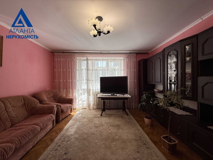 Простора 4-кімнатна квартира в цегляному будинку! - фото 1