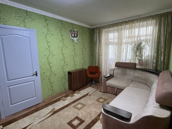 2х комн.кв. 2/4, "сталинка" 44м2. Долгин. р-н, воен. городок 33 (торг) Кривой Рог