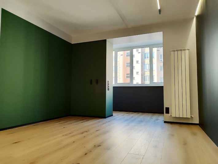 Простора 1-кім. квартира з ремонтом й індивідуальним опаленням! - фото 1