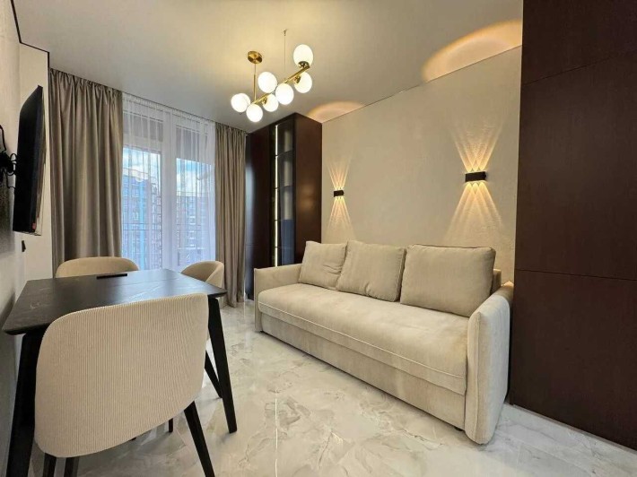 Терміново! Стильна двокімнатна з ремонтом поруч центру - фото 1