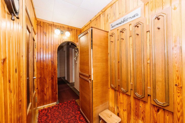 Продам 4-кімнатну квартиру в затишному місці центру Луцька - фото 1