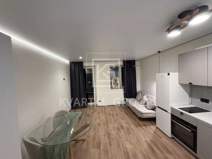 Продаж 1 кімнатної квартири студії з ремонтом - фото 1