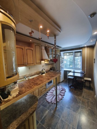 `3х кімн. квартира, Центр, 67м.кв., ремонт, меблі - фото 1