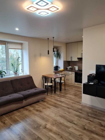 Продам 2 кімн. квартиру . 2/9 цегл. будинку.  РЕМОНТ. 44500 - фото 1