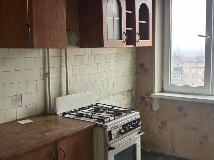 АРТЕМ, 2кім.кв. В.Великого33, під ваш ремонт. Дах ніколи не протікав - фото 1