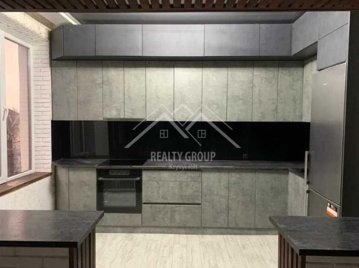 Є Відновлення Продаж 2к "сталінки" на пл.Володимира Великого - фото 1